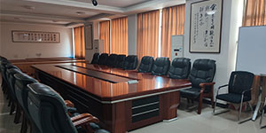 神马午夜影院會議室場景